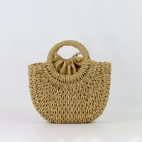 Bolso de mano de paja de ratán semicircular hecho a mano para mujer, con forro de poliéster y cierre de cordón, ideal para la playa en verano.