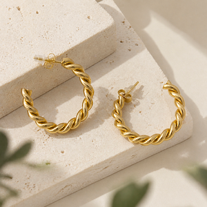 Aros de Oro de 14K con Baño al Vacío, Diseño de Cuerda Trenzada, 30 mm, Acero Inoxidable, Doble Tira - Product Image 1