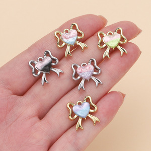 Pendentif en résine Cœur dégradé avec nœud, accessoires de bijoux DIY pour bracelet, collier, chaîne de téléphone, 1 pièce, sac OPP, origine Yiwu - Product Image 3