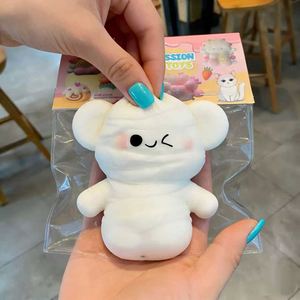 Joli jouet de décompression sensoriel musical à pétrir, type beignet Mao Mao, Little Red Book, à rebond lent, à presser, en forme de griffe de chat, en pâte - Product Image 2