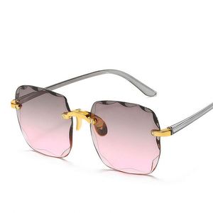 Nouvelles Lunettes de Soleil Carrées Sans Monture pour Femmes, Style Vintage de Luxe, Verres Dégradés Roses, Tendance Mode - Product Image 5