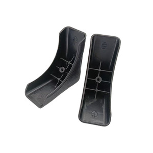 Patins triangulaires antidérapants Shi Hong en plastique noir pour chaise de bureau et meubles, manchon de tube 20x40 Denier - Product Image 2