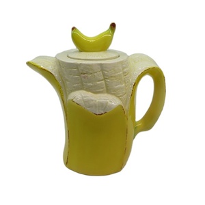 Tetera con diseño de fruta y GINGHAM pintada a mano, manzana, uva, Lima, limón y plátano, cerámica - Product Image 1