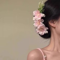 Épingle à cheveux en tissu rouge avec peigne, accessoires pour cheveux, fleur pour la tête, coiffure pour photos, ambiance printanière précoce, fabrication artisanale