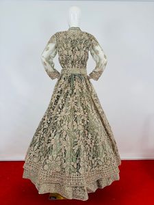Epaules de mariée gracieuses et Lehengas en velours avec broderie détaillée-L'élégance intemporelle des adultes - Product Image 4