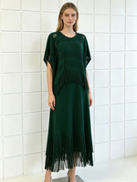 Robe longue plissée taille unique à col rond, ornée de perles, manches chauve-souris courtes, ajourée et à franges