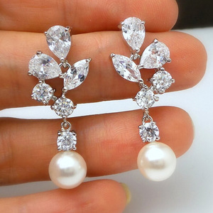 Eleganti Orecchini Pendenti a Forma di Foglia con Perle per Donne, Orecchini Lunghi Medi per Uso Quotidiano e Feste, Gioielli alla Moda - Product Image 3
