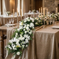Arche de fleurs artificielles en soie blanche personnalisée, arrangement floral artificiel durable avec roses blanches et anthuriums pour mariage