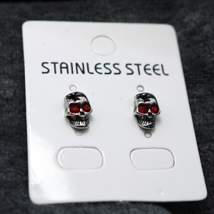 Yunnique – boucles d'oreilles en forme de crâne, incrustation de Zircon rouge, Style Punk, bijoux unisexes à la mode - Product Image 2