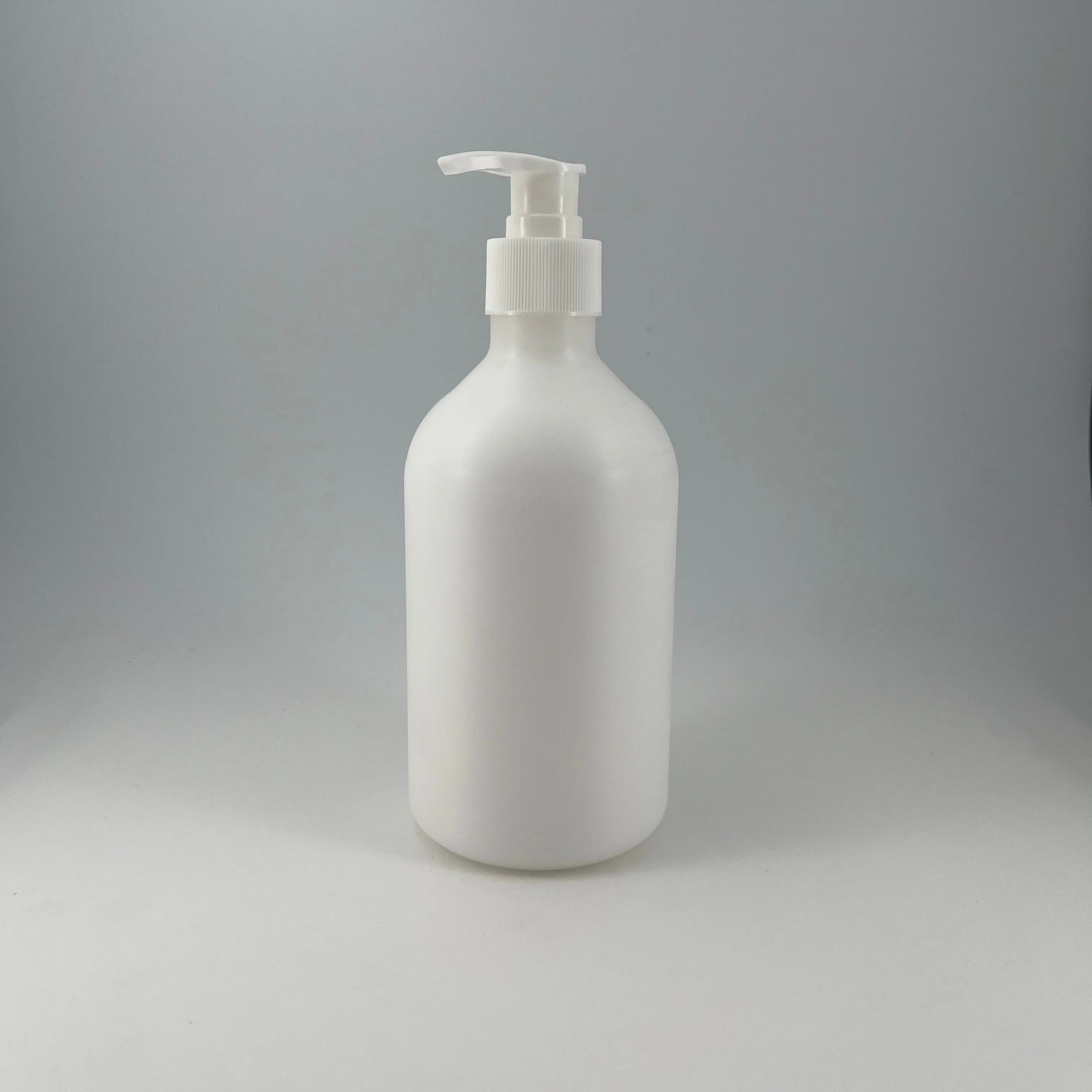 500 ml高品質カスタムPE化粧品容器プラスチックシャンプーラウンドボトル28/410 24/410ローションポンプ付き