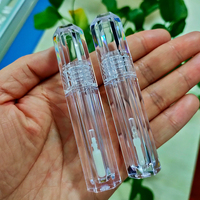 Tubes de brillant à lèvres en PETG couleur macaron mat, vente en gros, finition douce au toucher, avec bouchon à vis, contenants rose et bleu Morandi, logo personnalisé, cosmétiques pastel