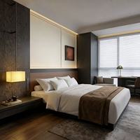 Ensemble de lit king-size en bois massif moderne sur mesure, directement de l'usine, avec table de chevet intégrée pour projet d'hôtel de luxe
