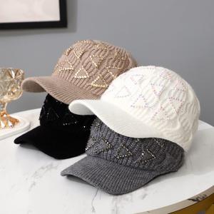 Gorra de Béisbol Tejida de 6 Paneles para Mujer, Otoño Invierno, Poliéster/Algodón, Diseño Triangular con Pedrería, Moderna, Cálida, Gris Blanco - Product Image 1