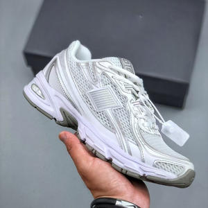 Zapatillas Deportivas Unisex 740 con Diseño de Malla Transpirable, Estilo Moderno, para Correr al Aire Libre, con Suela Gruesa y Amortiguación - Product Image 2