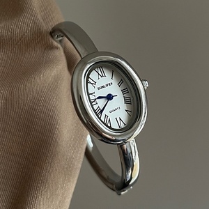 Montre-bracelet de luxe pour femme avec bracelet en acier inoxydable, design ovale en zircon 5A, mouvement à quartz 3 ATM, bracelet de 16 mm en alliage doré - Product Image 5