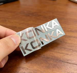 Autocollants de logo en métal 3D personnalisés avec <span class=keywords><strong>film</strong></span> détachable et lettrage évidé - Product Image 3