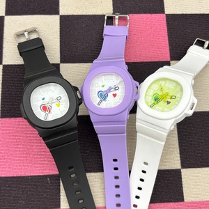 นาฬิกาควอทซ์ลายการ์ตูนสำหรับเด็ก ตัวเรือนพลาสติก หน้าปัดลายหัวใจ นาฬิกาเด็ก ของขวัญคริสต์มาสและปีใหม่ - Product Image 1