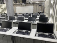 Salle de classe intelligente multimédia AV équipement table acier froid et bureau en bois pour étudiant mobilier