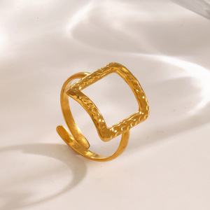 Cincin Hip Hop Berlapis Emas yang Dapat Disesuaikan, Tekstur Palu, Cincin Kotak Berongga, Perhiasan Fashion Minimalis yang Sedang Tren TGJZ1023 - Product Image 4