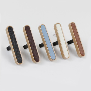 Klip ventilasi mobil logam <span class=keywords><strong>Premium</strong></span> dengan kulit Logo kustom parfum mobil tahan lama wangi kuat - Product Image 6