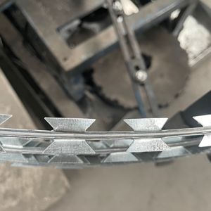 รั้วป้อง<span class=keywords><strong>กัน</strong></span>ความปลอดภัย ปุ่มแหลม<span class=keywords><strong>กัน</strong></span>ปีน รั้ว<span class=keywords><strong>กัน</strong></span>นก รั้ว<span class=keywords><strong>กัน</strong></span><span class=keywords><strong>แมว</strong></span> รั้วกำแพงขอบเขต <span class=keywords><strong>ลวดหนาม</strong></span> ลวดคม - Product Image 5