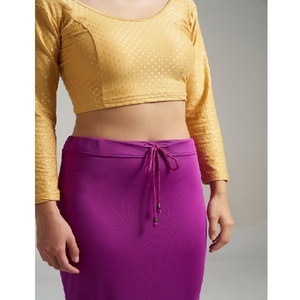 Falda interior de poliéster morado oscuro con corte de sari, ajuste ceñido, cintura alta, elástica y sin costuras para mayor comodidad. - Product Image 5