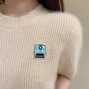 Cartoon Elektronisch Apparaat Badges Cassette Tape Camera Telefoon Grammofoon Zwart En Wit Legering Broches Zacht Email Reversspeld - Product Image 4