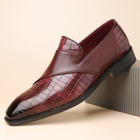 Mocassins Homme Grande Taille en Cuir Gaufré Crocodile, Chaussures Habillées Formelles à Enfiler, Talon Carré Rouge Vin, Chaussures d'Affaires en Cuir, Logo Personnalisé