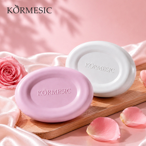 สบู่ผิวขาวใสอาร์บูติน กลูต้าไธโอน 100 กรัม ยี่ห้อ KORMESIC ผลิตแบบ OEM ฟองเยอะ ทำความสะอาดอย่างอ่อนโยน - Product Image 1