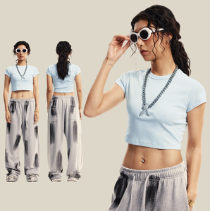 เสื้อยืดครอปผู้หญิงแฟชั่น ทันสมัย ผ้าฝ้ายถักเนื้อนุ่ม ตกแต่งเพชร พร้อมโลโก้สั่งทำ ทรงเข้ารูป แขนสั้น - Product Image 3