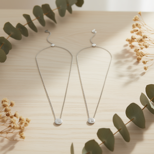 Collana con Ciondolo a Forma di Lettera L in Acciaio Inossidabile Angelina, Catena a Serpente, Gioiello Minimalista Unisex per Uso Quotidiano - Product Image 3