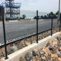 Panneau de clôture en treillis métallique soudé incurvé 3D facile à assembler Clôture en treillis rigide pour l'extérieur avec latte de confidentialité