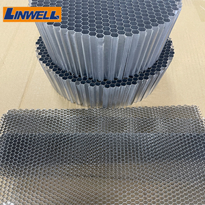 Panneaux composites en aluminium avec noyau en nid d'abeille EVA Isolation phonique du bâtiment pour <span class=keywords><strong>tapis</strong></span> <span class=keywords><strong>de</strong></span> sol <span class=keywords><strong>de</strong></span> voiture SHIaluminumING Panneau en nid d'abeille - Product Image 2
