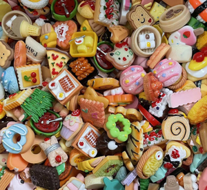 อาหารจิ๋วสำหรับบ้านตุ๊กตา 100 ชิ้น สำหรับขายส่ง อาหารหลากหลายชนิด <span class=keywords><strong>เค้ก</strong></span> โดนัท ขนมปัง ไอศกรีมโคน 3 มิติ ของตกแต่งเรซิ่นคาโบชอง - Product Image 4