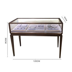 Design di Arredamento per Gioiellerie, Vetrina Espositiva in Vetro Dorato, Bancone Espositivo Personalizzato per Negozi di Gioielli - Product Image 3