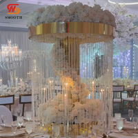 Présentoir de pont rectangulaire moderne lisse grand support de fleur de pièce maîtresse de mariage en acrylique clair avec perles de cristal suspendues
