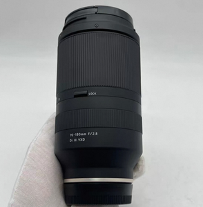 สินค้ามือสอง ยินดีให้ตรวจสอบ — เลนส์ 70-180 มม. f/2.8 Di III VXD E สภาพเกรด A ไม่มีเชื้อราหรือฝ้า พร้อมฮูด! - Product Image 1