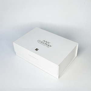 Custom Designed Folding Magnet karton Geschenk <span class=keywords><strong>box</strong></span> Schwarz Weiß Recycelte Materialien Matt Laminat ion Embossing Cosmetics - Product Image 1