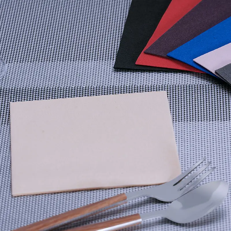مناديل ورقية ملونة حسب الطلب مناديل مائدة عشاء للاستعمال مرة واحدة مناديل ورقية مطلية هوائيًا لحفلات الزفاف