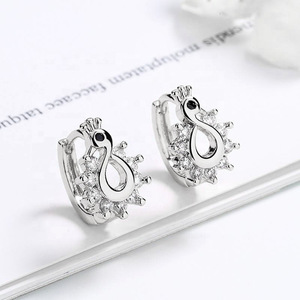 Pendientes de tuerca de moissanita VVS GRA de corte redondo con diseño de cola de pez de líneas simples, rellenos de oro de 14K, joyería de uso diario para mujer - Product Image 3