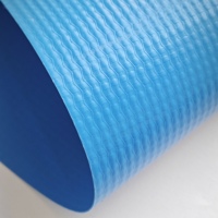 Rouleau de bâche en PVC ignifuge, imperméable et résistant aux UV, 350 GSM, personnalisable en gros pour couvrir les tentes