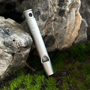Sifflet de survie extérieur en alliage de titane argenté, léger, durable, étanche, pour entraînements, compétitions et équipement de camping - Product Image 5