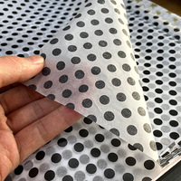Papier noir de marque de luxe 17gsm avec revêtement latéral unique en feuille d'or Emballage de tissu biodégradable pour vêtements personnalisés