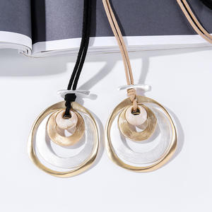 Collier long tendance avec pendentifs en cercles creux, bijoux gothiques décoratifs pour femmes, style coréen, nouveauté 2022 - Product Image 4