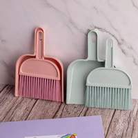 Mini cepillo de limpieza portátil de plástico para escritorio con cerdas suaves y mango de plástico, juego de recogedor para limpieza de coches, camas y teclados