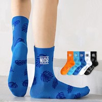 Échantillon gratuit Personnalisez les chaussettes de sport brodées de créateurs Chaussettes brodées personnalisées en coton respirant avec logo