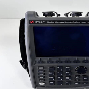 Analyseur de réseau portable KEYSIGHT N9938A FieldFox 26,5 GHz d'occasion - Product Image 2