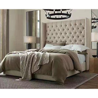 Lit double moderne et luxueux avec tissu hypoallergénique de haute qualité, style doux, cadre en bois, tête de lit haute, meubles de chambre à coucher