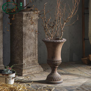 Jarrón de suelo gótico vintage estilo ánfora con grabado envejecido de óxido de magnesio para exhibición floral y decoración de bodas - Product Image 4