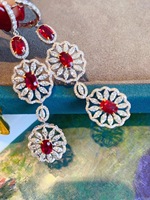 Boucles d'oreilles personnalisées en or véritable 14K & 18K avec pierres précieuses en rubis, motif de fleurs et de chiffres en or blanc pour les fêtes de cadeaux de mariage